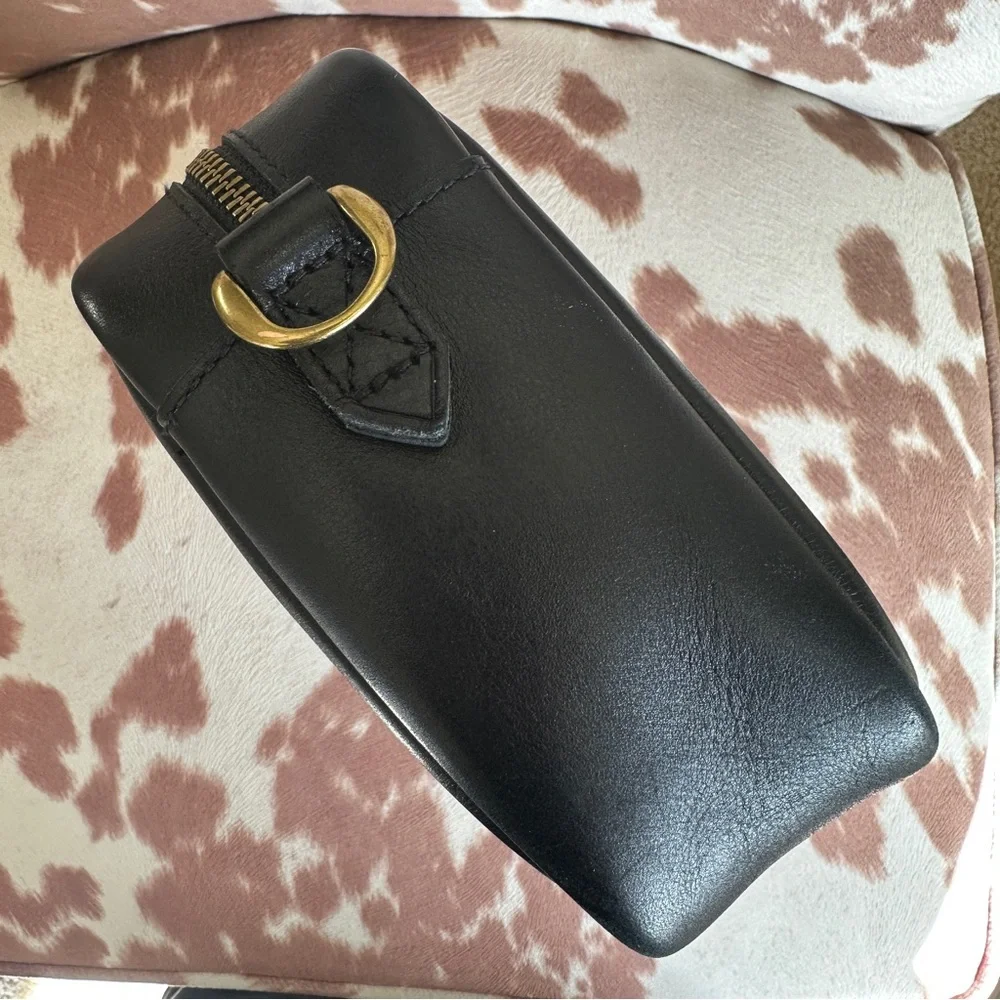 Madewell — The Large Transport Camera Bag in true black - Picture 9 of 15